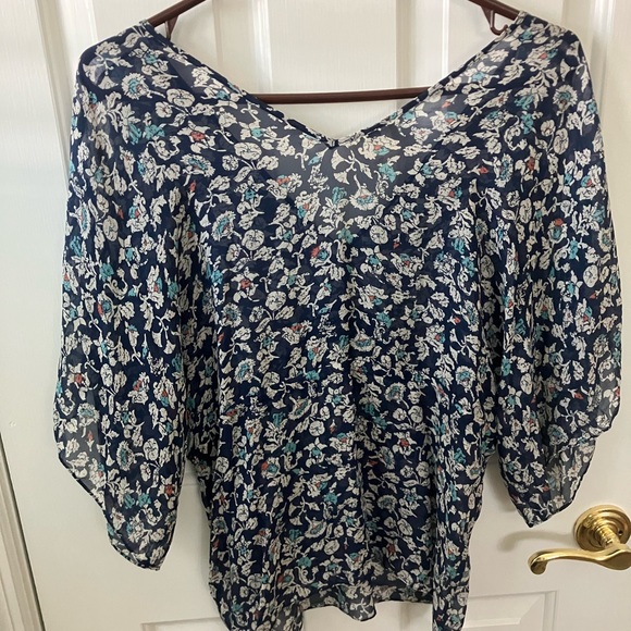 Women’s Sheer Short Sleeve Blouse - Picture 4 of 4